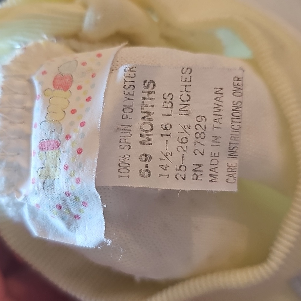 E Childwise Yellow kitten 2 peice pajama set 6-9 months - Picture 4 of 4